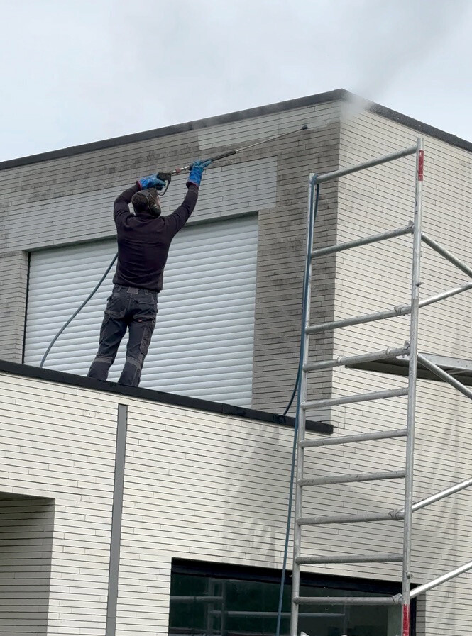 Reinigen vervuildegevel gevelgoeroe